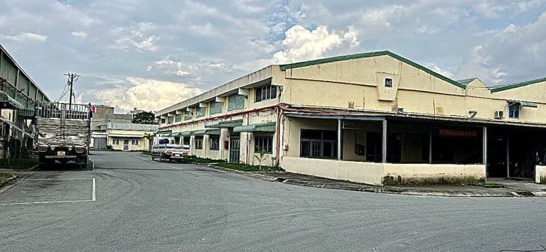Không gian bên trong nhà xưởng